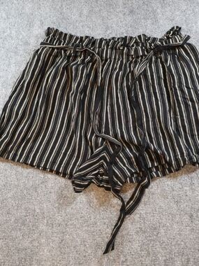 Hollister Striped Shorts Womens Medium Black Cream Tie Waist Casual Summer